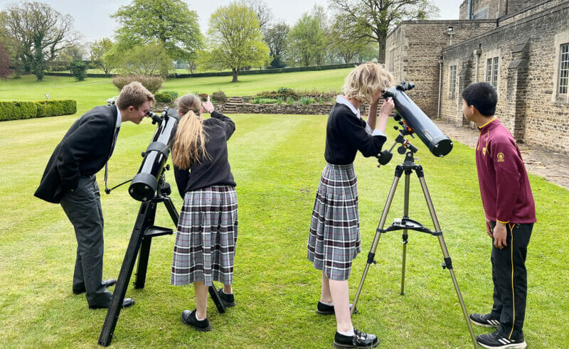 Downside School are extremely fortunate to have been donated a Reflecting telescope from Mr Boris Dentskevich, grandfather of current pupil Freddie and Old Gregorian, Alex