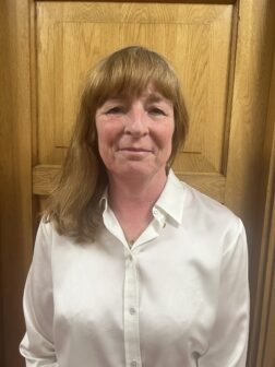 Mrs Melanie Woods